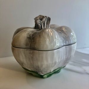 Vietri ceramic garlic box  6 1/2" w x 6" tall - NEW